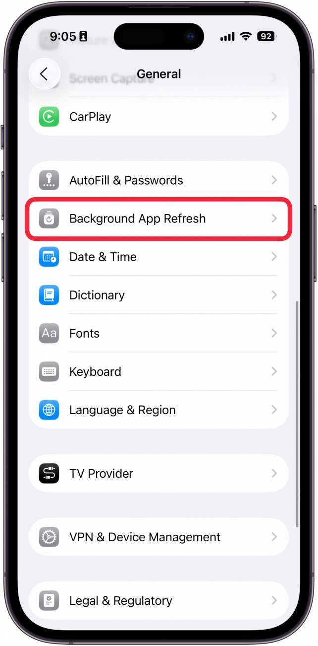 une capture d'écran des paramètres généraux de l'iPhone avec un cadre rouge autour de l'actualisation de l'application en arrière-plan