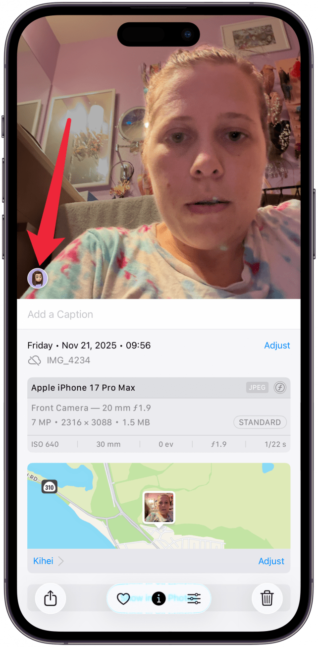 Appuyez sur le petit cercle en bas à gauche de votre photo qui contient la photo de votre carte de contact.
